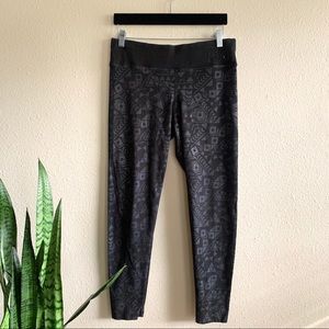 PINK Victoria’s Secret Geometric Metallic Leggings